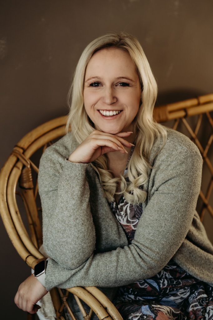 Jasmin Gorpe Fotograf - Wunstorf Neustadt Hannover Nienburg Steinhude Deister Barsinghausen - Babybauch Neugeborene Kinder Familie Fotografie